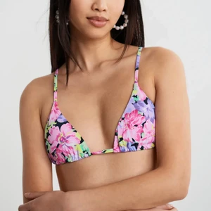 Bikini topp - Helt oanvänd bikinitopp från Gina Tricot storlek, S🦋pris kan diskuteras 