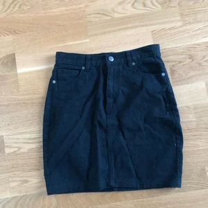 Svart jeanskjol  - Svart jeanskjol