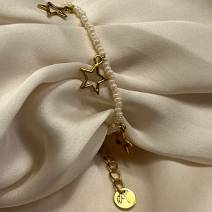 Stella - Stjärnarmband - 🤎Stella stjärnarmband ✨Det går att välja mellan silver eller guld                                                                           🤎Pris: 99kr  Eventuell fraktkostnad: 14kr           Storlekar på armband:                                                      🤎XS/S - 13,5cm + 4,5cm < 18cm                                   🤎M/L - 17cm + 4,5cm < 21,5cm                    ⭐️Beställning sker via Instagram @amici.uf             (Silver/guld, storlek & produkt)