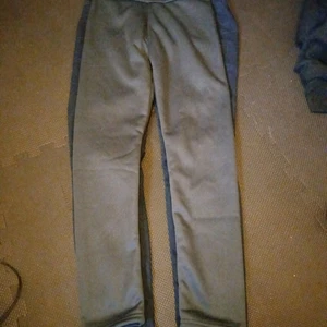 Bomulls byxor finns i storlek s-m  - Varma och sköna byxor som är bra på om man ska se bra ut men även hålla sig varm de kostade 250 men jag säljer de för 200 