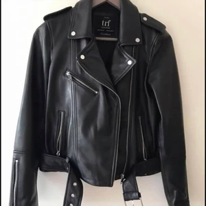 Läderjacka från Zara strl. 36 - Originalpris 1200 kr. 