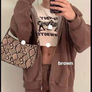 Kofta  - Den e VÄLDIGT over size och bra kvalitet den har använt bara några gånger och den ser fortfarande ny ut