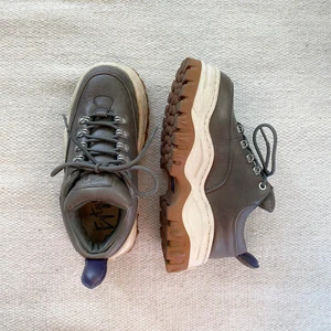 Eytys Angel🤎 - Säljer mina Eytys Angel som knappt är använda, är i nyskick! Den här färgkombon säljs inte längre🤎 Nypris: 2400kr