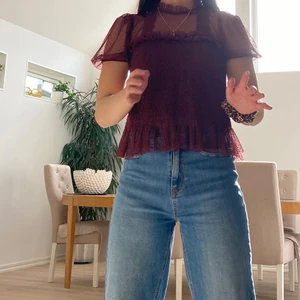 NA-KD topp - Användes bara en gång, nu är den för liten för mig så säljer den vidare så någon kan använda denna fina toppen 💖☺️ för mer info är det bara att kontakta privat ✨