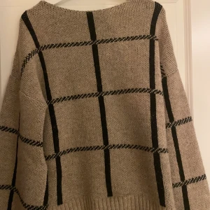 Stickad tröja  - Stickad tröja från NA-KD i skönt material! 