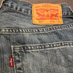 Straightfit Levi’s jeans med knappgylf och lite extra stretch