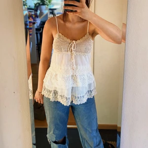 Gullig virkad topp - Köpt här på Plick, och är såå fin, men tyvärr lite för gullig för mig. 