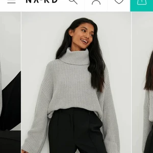 grå stickad tröja - Säljer en jätte fin grå stickad tröja ifrån NA-KD i st S, den är endast använd 1 gång så i nyskick! köpt för 329 säljer för 200!🥰