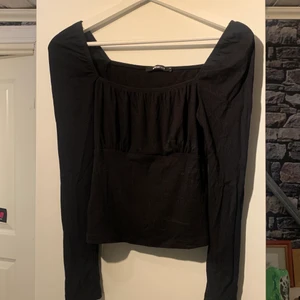 Svart topp - Jättefin svart topp från Gina Tricot. Storlek xs. Använd ett fåtal gånger