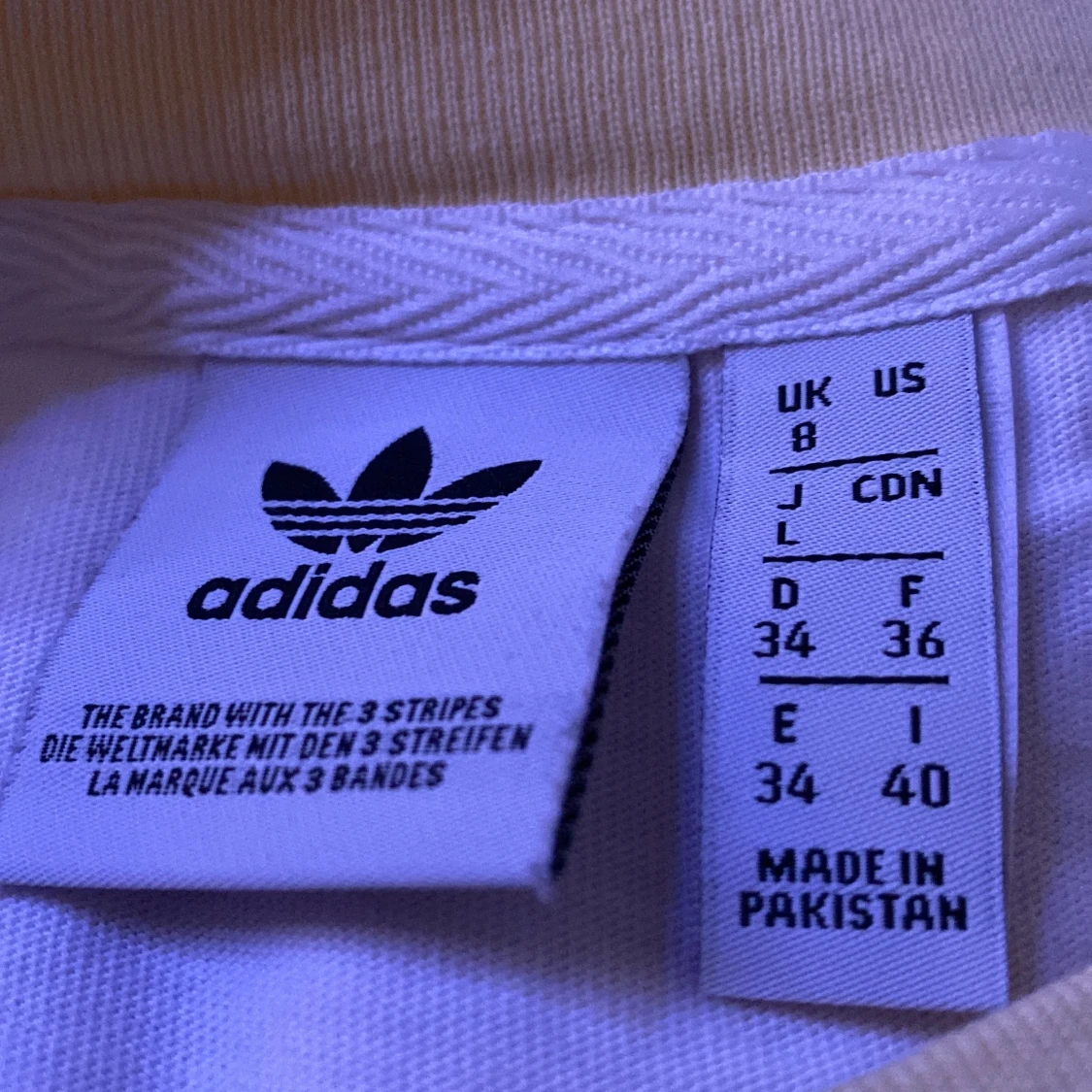 Kroppad Adidaströja - 91