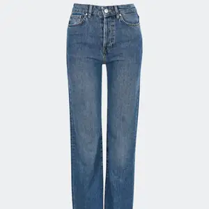 Jättesnygga jeans från bibok i modellen regular wide 550 som inte är mer använda än ett fåtal gånger❤️⭐️💋 Köpta för 599kr. I storlek 25 och jag brukar vanligtvis ha S på jeans❤️