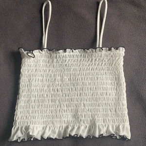 Tight top - Tight top från Forever 21 som jag har inte fått användningen av och dessutom säljer. Storlek S men passar XS.