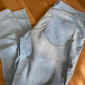 Jeans - Slim fit jeans, ljusblåa. Ingen prislapp kvar men oanvända 