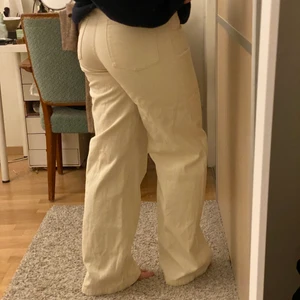 Fina ljus beige jeans - Aldrig andvända, jättefin sommar färg, frakt tillkommer ❤️