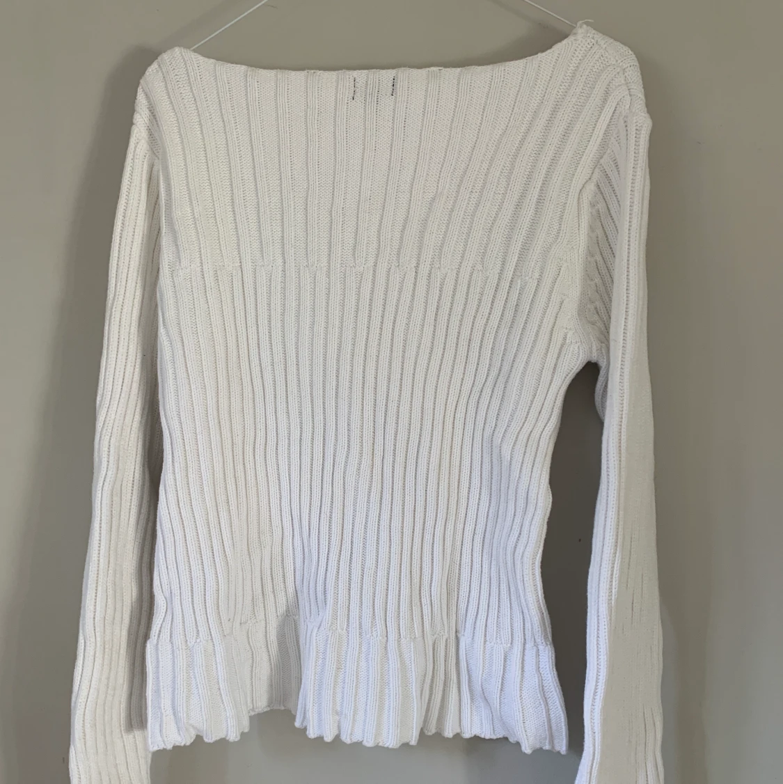 Vit stickad tröja