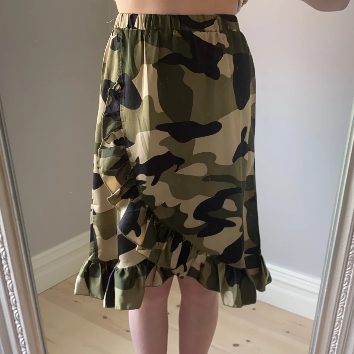 Kjol i mycket bra skick från grunt stl M (146-152