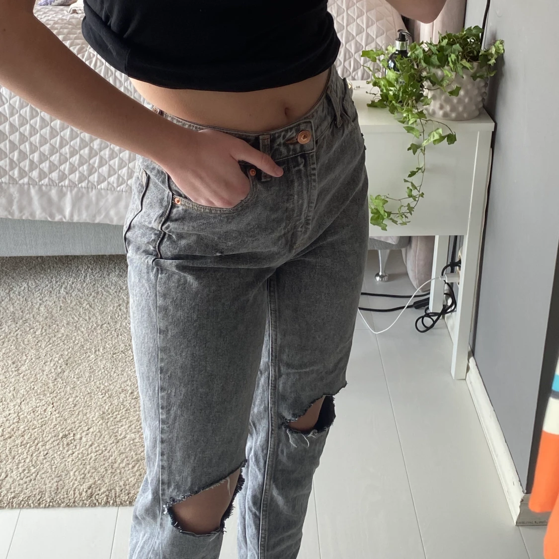 Gråa slitna momjeans - 90