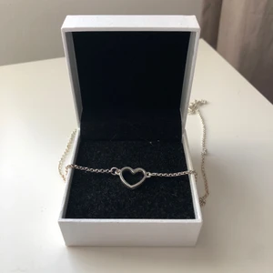 Halsband - Halsband med hjärta 