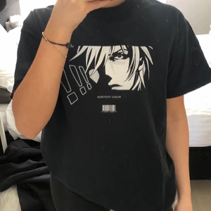 Urban outfitters t-shirt - Marinblå t-shirt från Urban💙 säljs pga andvänds ej! Storlek S (köpt på mans avdelningen men tycker den är unisex)☺️