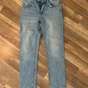 Weekday jeans  - Samma modell som på bilden men lite annan färg.