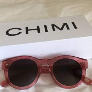 Säljer mina fina Chimi glasögon i modellen Guava #003 Black. 🤍 Jättebra skick utan repor på glaset! Slutsålda online, Nypris 1100