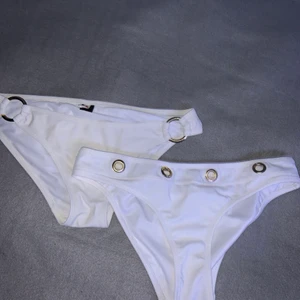 Bikini  - Säljer dessa två bikini underdelar. Den åt höger är från Vero moda och den andra är från nått märke kallat Wonderland. Säljer en för 60 kr eller båda för 100🙌🏽 båda är i storlek S. Helt oanvända💕 
