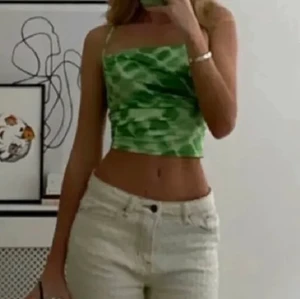 Supersöt topp - Så fin topp som inte kommit till användning, perfekt till sommarn!! Bilderna e lånade, storlek s men mellan xs-m då den e justerbar <3