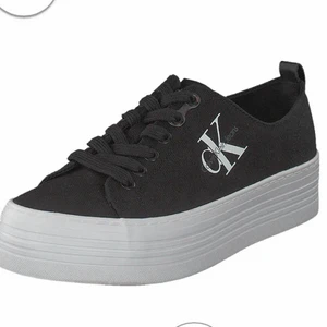 Skor - Calvin Klein skor som inte har kommit till användning så mycket, köpt för 1000kr säljer nu för 200kr!