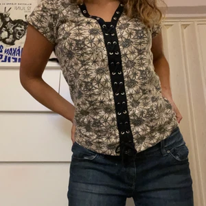 Tröja  - En snygg tröja som tyvärr inte används! 🔥 Köpare står för frakten! Kan mötas upp i Sthlm 