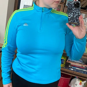 Adidas fleecetröja - Superfin fleece från Adidas, knappt använd. Snygg passform!