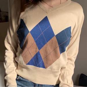 argyle sweater, det står att det är storlek M men den passar även XS/S beroende på hur man vill att den ska sitta (frakt tillkommer)