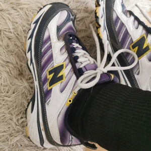 New balance  - Ett par new balance som TYVÄRR var för små för mig. Köpt second hand. Storlek 38 men mer som en 37:a.