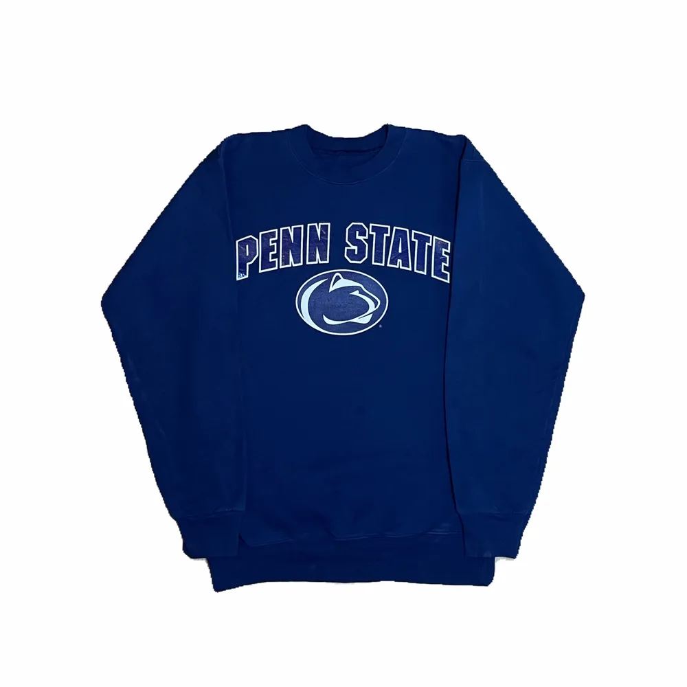 Vintage Penn State Sweatshirt   Storlek  M Measurements: Length - 74 cm Pit to pit - 51 cm  Condition: Vintage (9/10)  (Pris -350kr)  DM för mer bilder och frågor. Tröjor & Koftor.