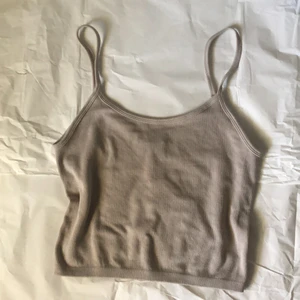 Linne - Beige/brunt linne. Storlek M. Skicka gärna ett meddelande vid frågor!