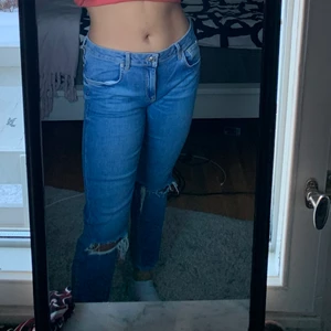 Lågmidjade Gina tricot jeans - Frakt tillkommer men om du bor i Uppsala kan vi mötas upp. Lågmidjade Gina tricot jeans de heter ”kristen” I bra skick använd fåtal gånger.