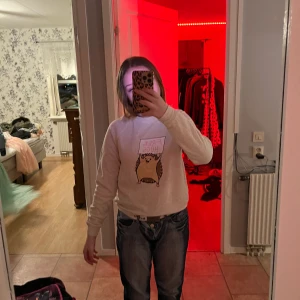 Tröja  - Säljer för jag vågar inte använda den sen privata saker♥️ därför jag då bara använt 3gg. Tycker den är väldigt skönt och gullig. Storlek XS men gick på mig som är S🥰  Skriv om intresse♥️