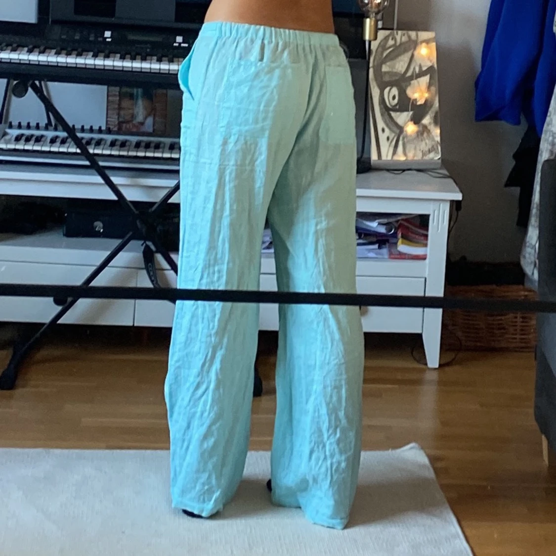 Blå lågmidjade linnebyxor  - 90