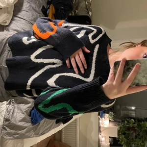 Stickad tröja  - Jätte skön stickad tröja som har ett coolt mönster, storlek S 