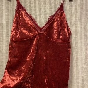 Linne - Velourlinne med spets från bikbok, kan skicka spårbart eller med frimärke. Skriv till mig om du har frågor🥰