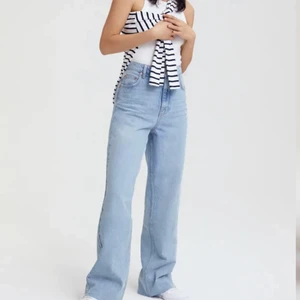 Blåa jeans - Snygga & långa jeans från Gina. Endast andvända en gång då de är förstora💓Storlek 34 fast sitter som 36 nypris 600, hör av dig vid frågor. Köparen står för frakten!!