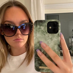 Solglasögon  - Säljer dessa snygga solglasögon för 100kr