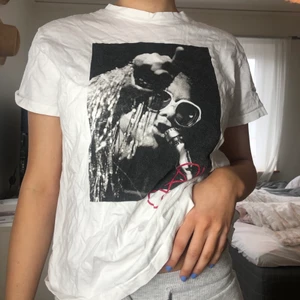 Elton John tshirt  - T-shirt med tryck på Elton John. As ball och skön. 💜