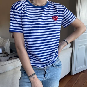 Comme des garçons T-shirt  - Jättefin och snålt använd CDG T-shirt!!!☺️☺️