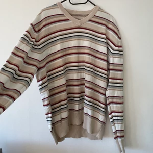 vintage tröja - Säljer denna fina tröja. Storlek står inte men skulle gissa på en man L. Pris går att diskutera. Frakt tillkommer (79kr) 🥰