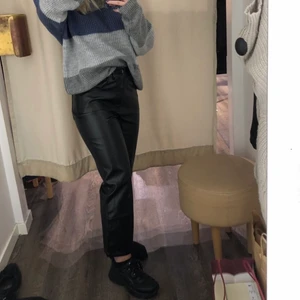 Skinnbyxor  - Skinnbyxor från nakd. Använd ett fåtal gånger. Är 155 cm lång.