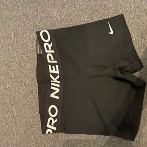Nya träningsshorts Nike  - Helt nya aldrig använda storlek S 