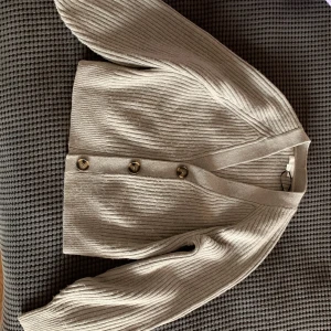 H&M cozy sweater - Oversized fit light brown sweater perfect for spring