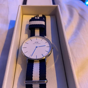 Daniel Wellington ur - Hej sælger det her Daniel Wellington ur😊 Kan hentes i Rødovre  Og eller kan den sendes🌸