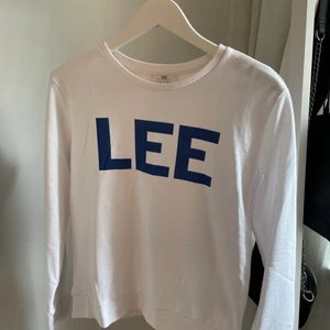 Vit leetröja - Tröja från Lee med tryck. Inte använd