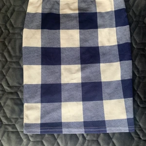 SHEIN kjol -  Säljer denna fina kjol från SHEIN pågrund av att den är för liten för mig. Aldrig använd💕